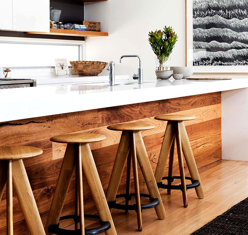 Bar stool for the kitchen: a necessary piece of furniture for racks