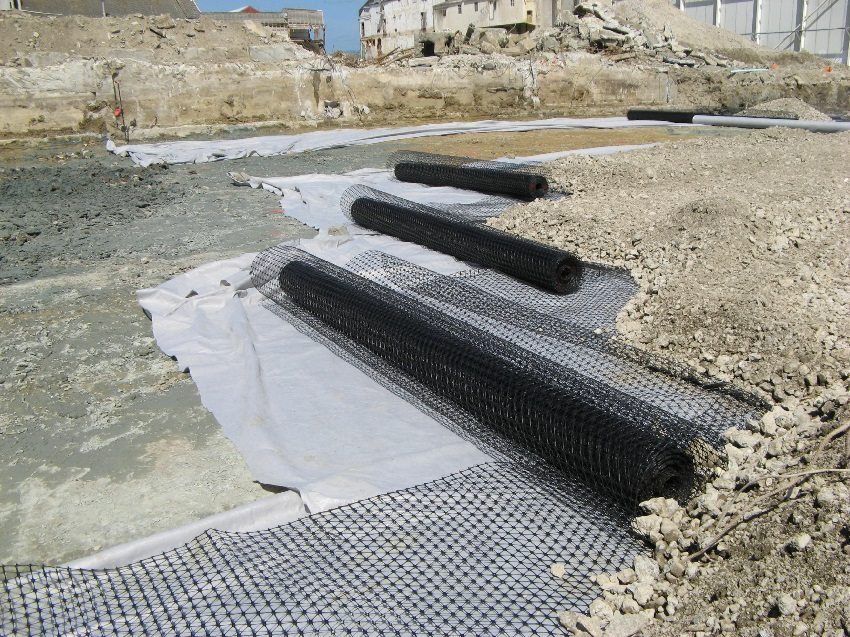 Geotextiles for drainage (geofabric): varieties and features of the material