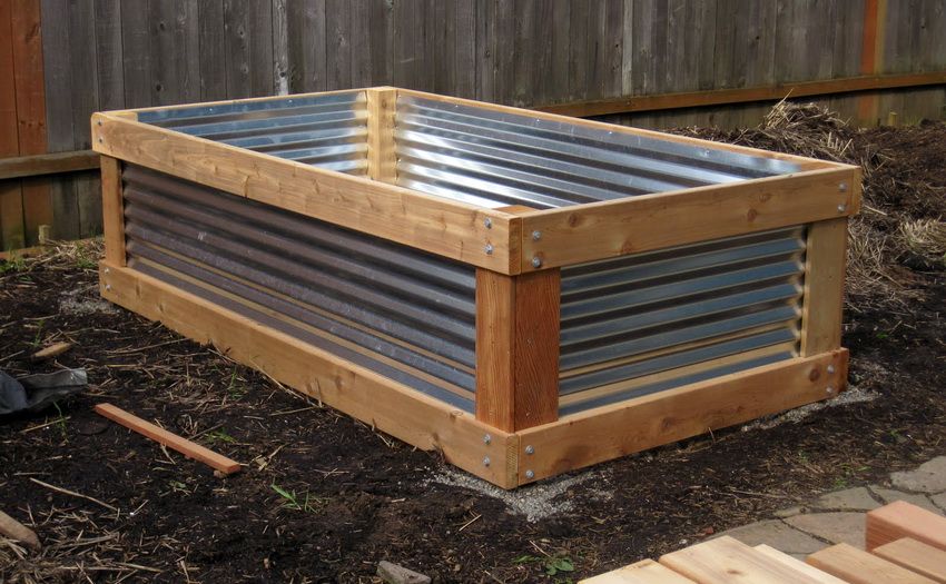 Metal beds with polymer coating: features and types of structures