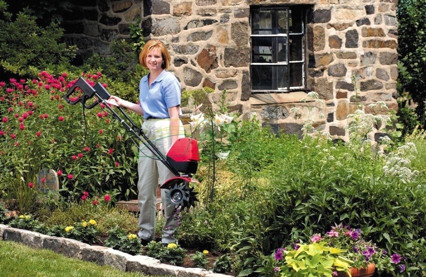 Electric cultivator for gardening: an indispensable gardener technique