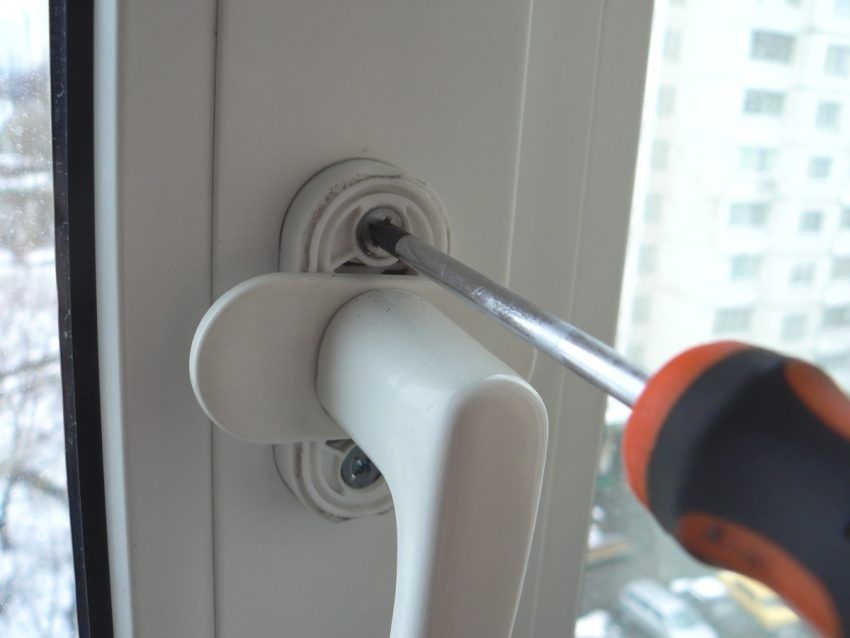 How to adjust the plastic balcony door: basic recommendations