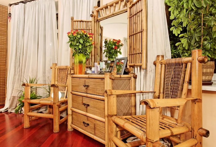 Wooden chairs: comfortable, reliable and original interior detail