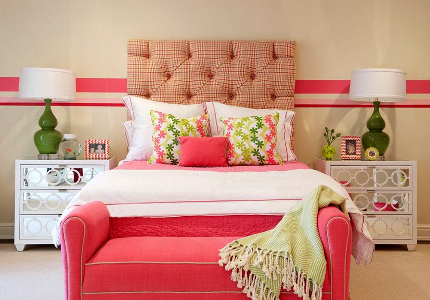 Bed for girls: a variety of designs for the young lady