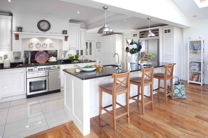 Waterproof laminate for the kitchen: all about quality coverage