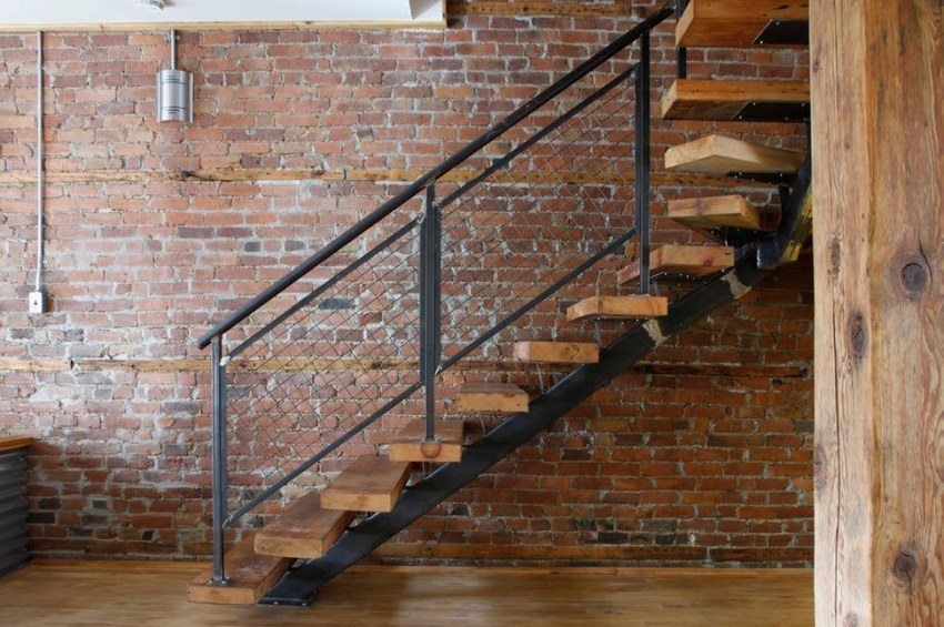 Stairs to the second floor in a private house: photos, types of structures and materials