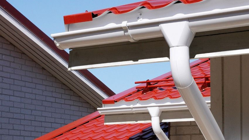 Metal gutters for the roof: prices, features and installation features