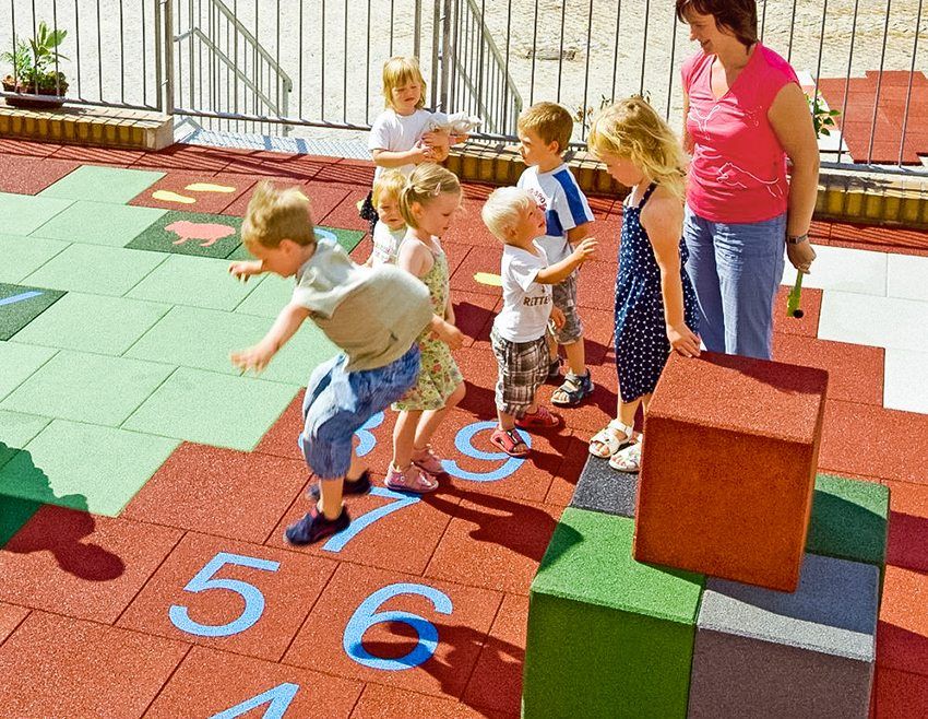Coverage for playgrounds in the country: safe play in the fresh air