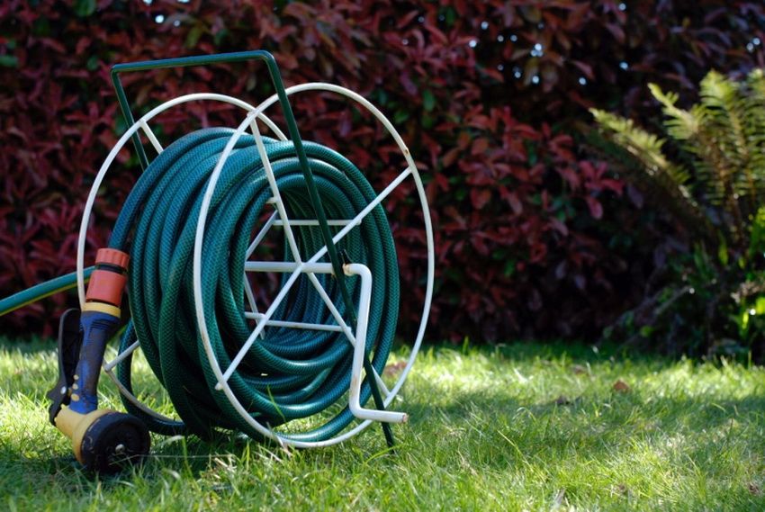Watering hoses: which ones are better depending on the purpose and conditions of use