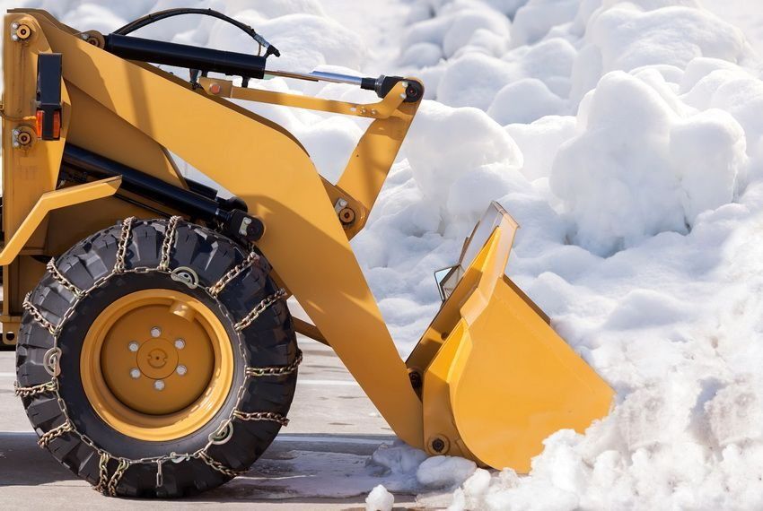 Snow removal equipment for cottages and houses: an overview of the best manufacturers
