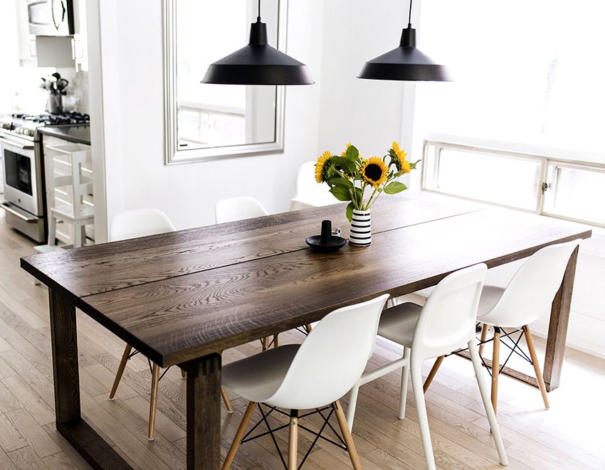 Table and chairs for the kitchen: traditional and non-standard solutions