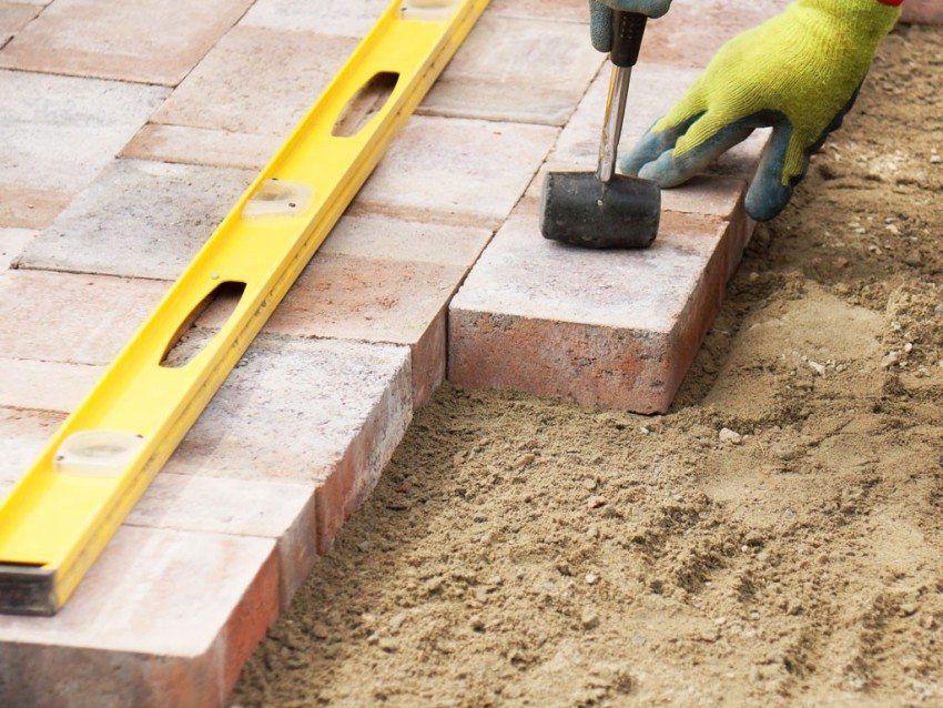 Laying pavers do it yourself: step-by-step instructions for paving paths