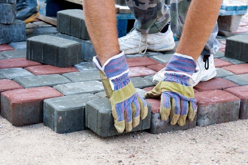 Laying paving slabs on the sand: technology and specific work