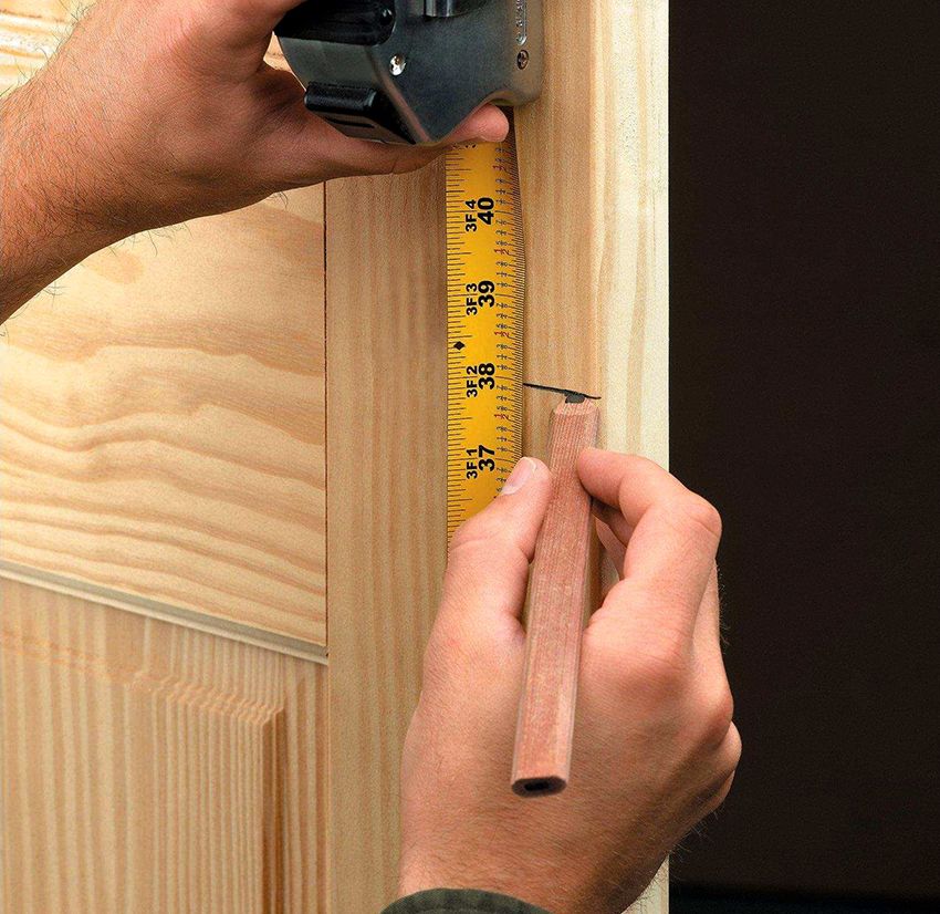 Installing the door lock in the interior door: simple and clear instructions