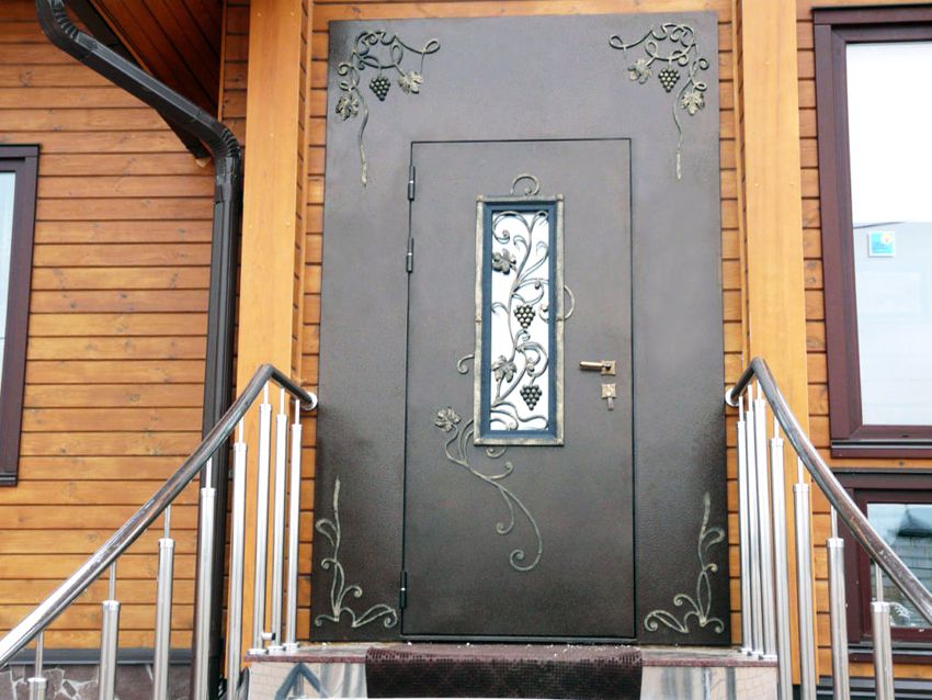 Entrance door: installation of metal and wood structures