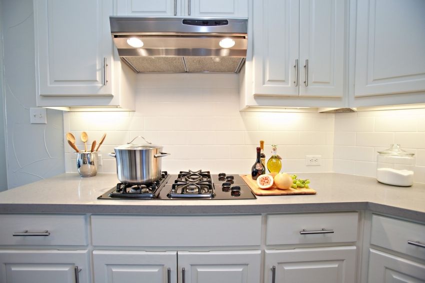 Built-in kitchen hood: the best solution for air purification
