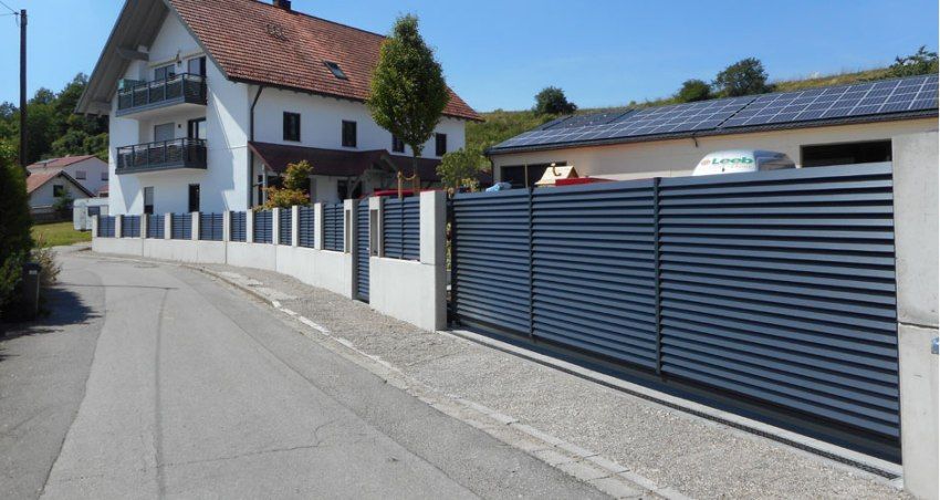 Metal fence-blinds: how to create a beautiful and durable fence