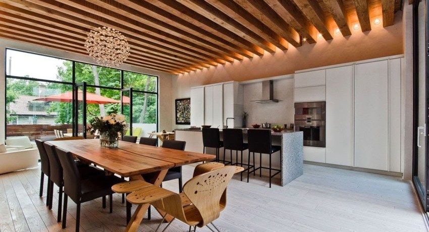 Wooden ceiling in the house: the choice of quality plating and technology arrangement