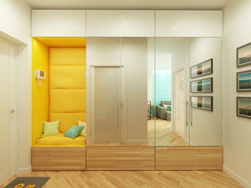 Hallway design: a photo of the interior of a small corridor