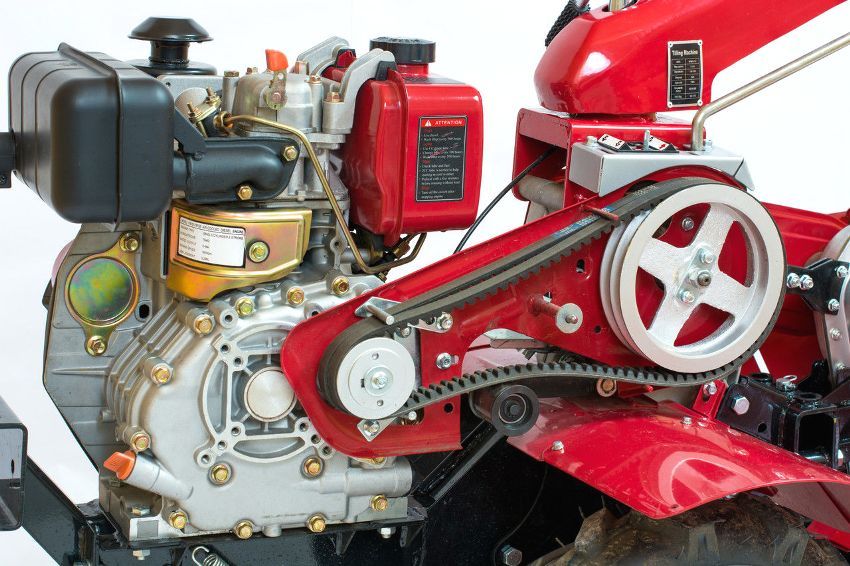 Water-cooled diesel walk-behind tractor: types of equipment and tips for choosing