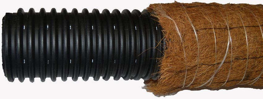 Drain pipe 110 in the filter: geotextiles and coconut fiber