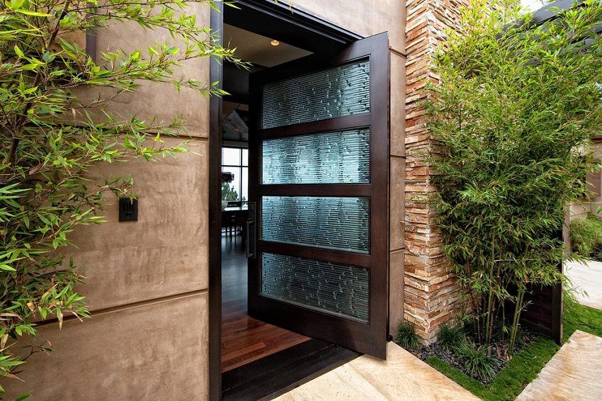 Photos of entrance doors to a private house from various materials