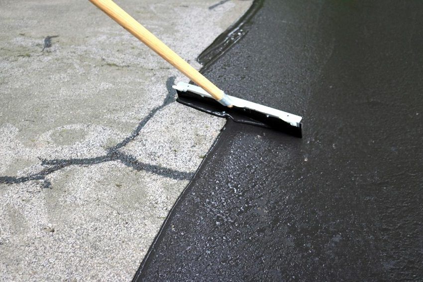 Waterproofing the floor in the apartment before the screed: types and details of installation
