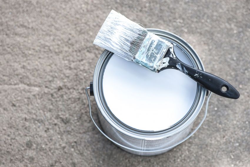 Wear-resistant paint for concrete for outdoor use and its application