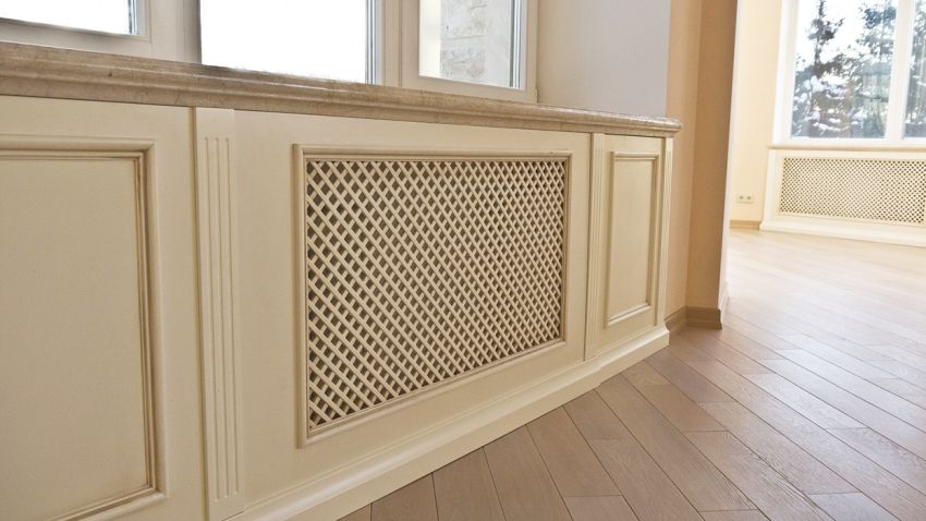 Screen on the heating battery: protective and decorative element in the room