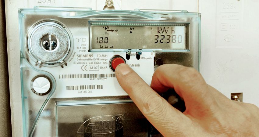 Electric meter that transmits readings: characteristic of accounting equipment