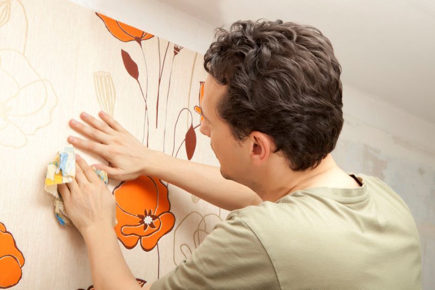 How to glue vinyl wallpaper on a paper basis: useful tips for wall decoration
