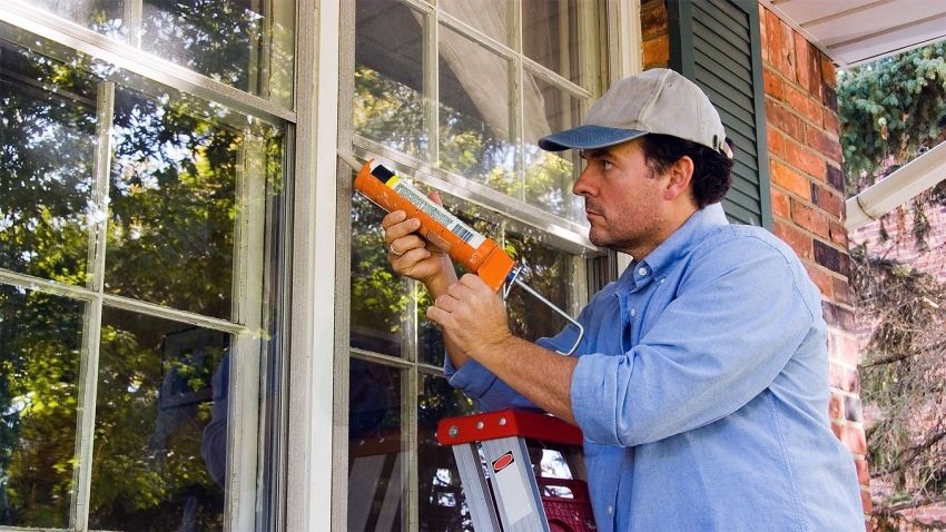 How to insulate wooden windows for the winter: the best ways and materials