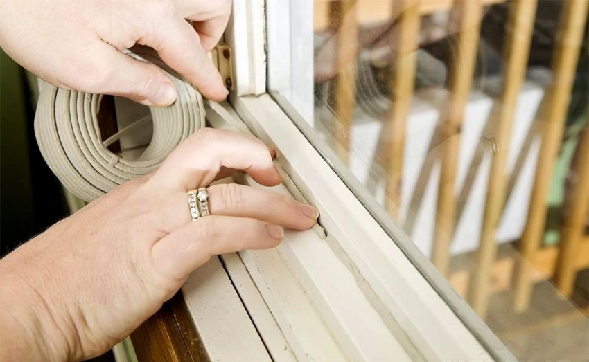 How to insulate wooden windows for the winter: the best ways and materials