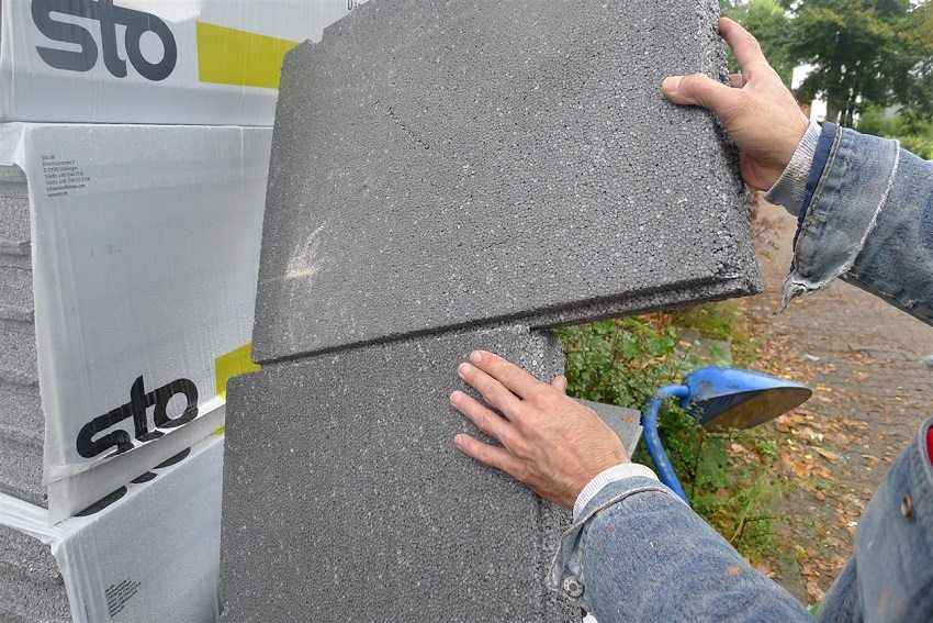 How to choose the best insulation for the walls of the house outside