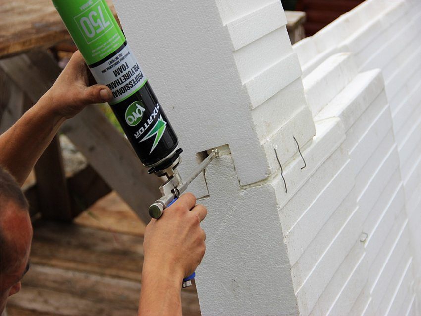 Adhesive for polystyrene foam for outdoor use: which one to choose