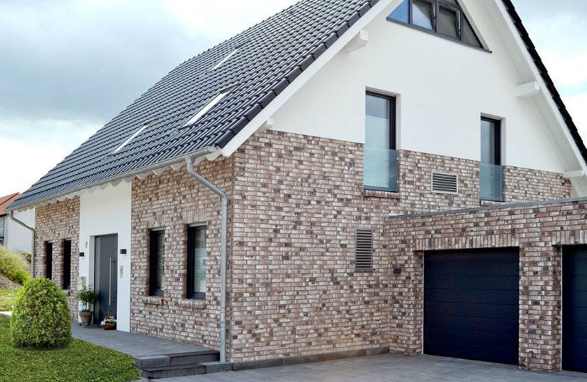 Clinker tiles for facade: universal facing material