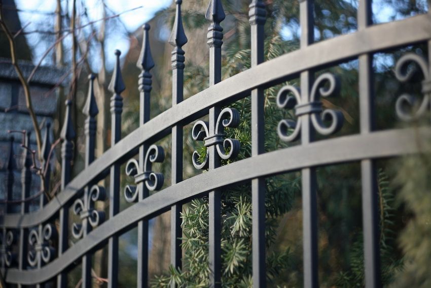 Wrought fences: photos of beautiful and durable fences for every taste