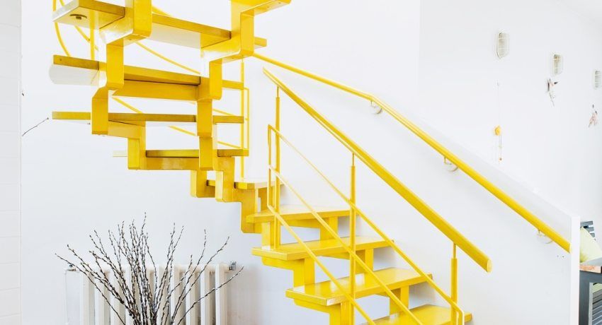 Stairs to the second floor in a private house with their own hands. Ladder design