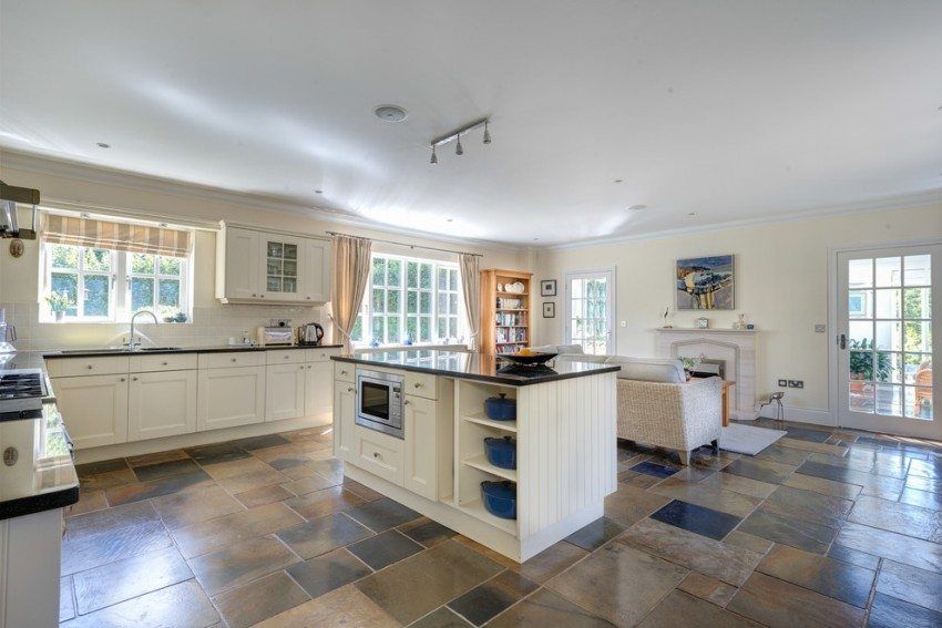 Floor tiles for the kitchen: photos and prices of popular types