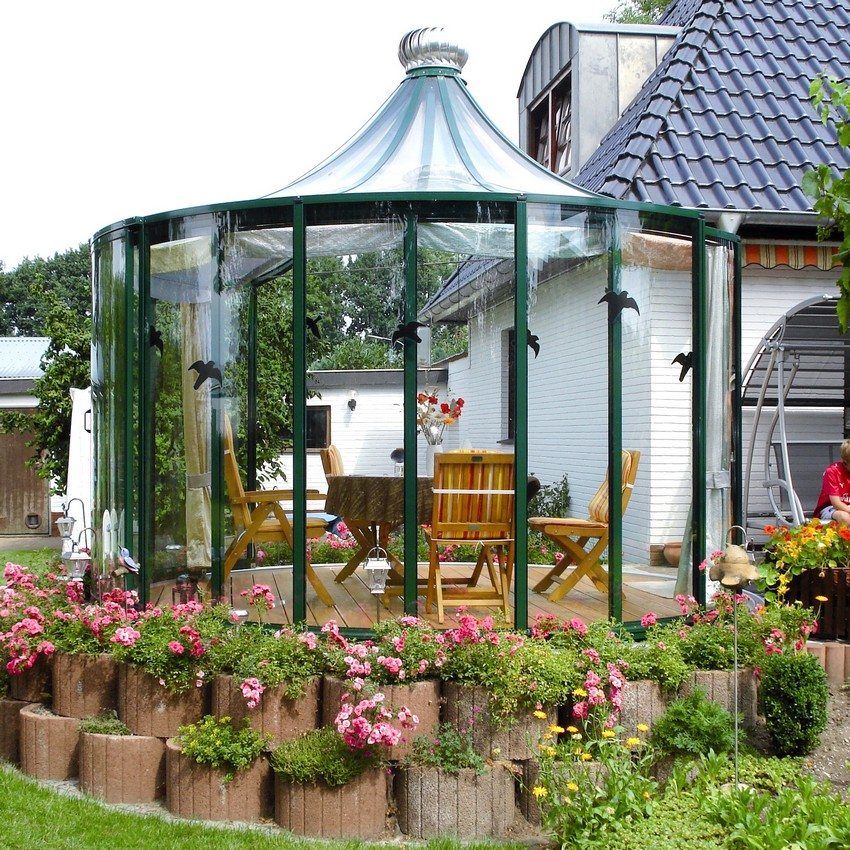 Sheds made of polycarbonate in the courtyard of a private house: photos of original designs