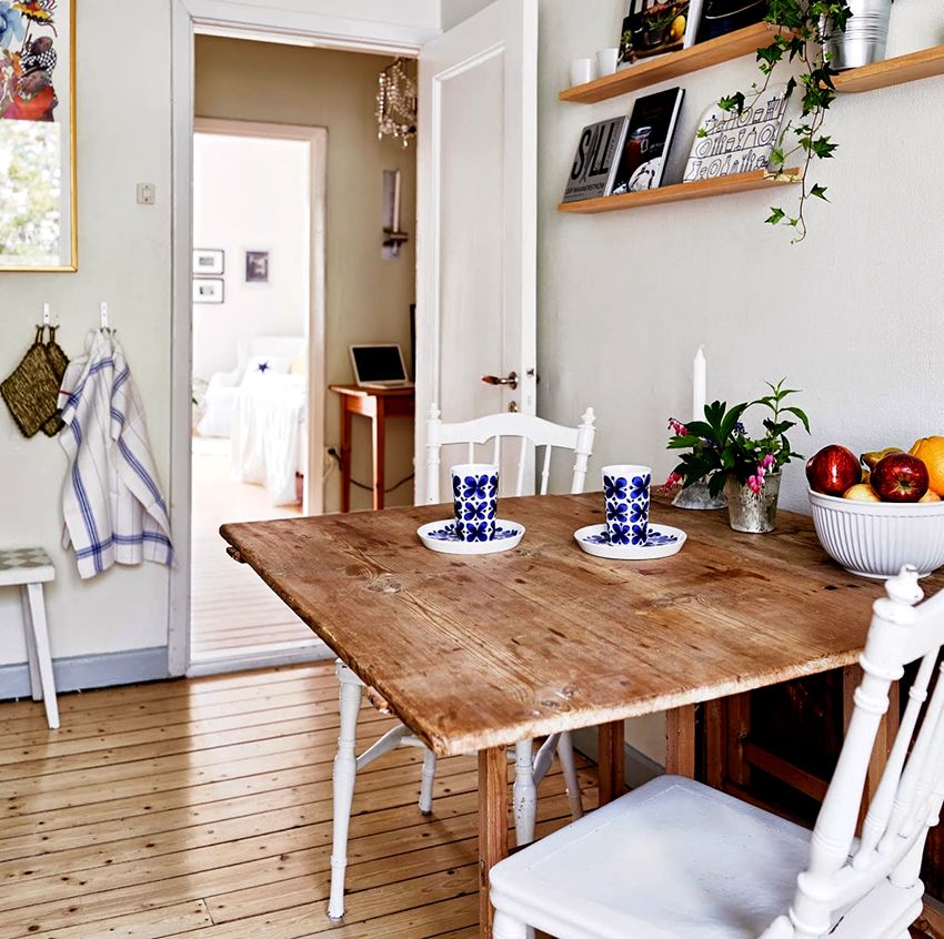 Dining sliding table: how to decorate the kitchen and save space