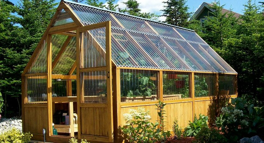 Greenhouse made of polycarbonate do-it-yourself: instructions and recommendations
