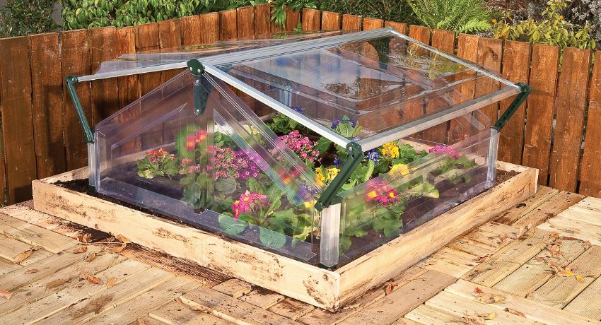 Polycarbonate greenhouses with opening top: types and features of construction