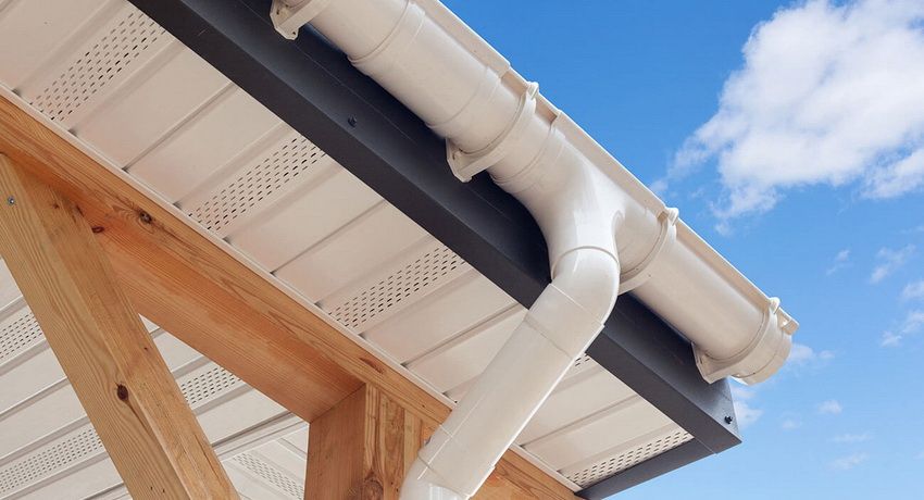 Plastic roof gutters: prices, features, manufacturers review