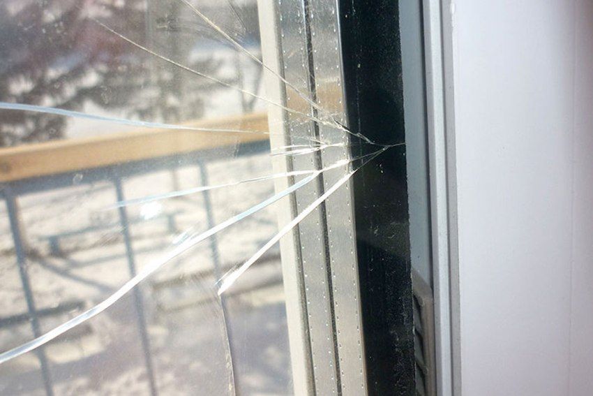 Why do plastic windows inside the apartment sweat: the causes and their elimination