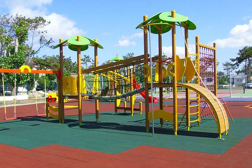 Coverage for playgrounds in the country: safe play in the fresh air
