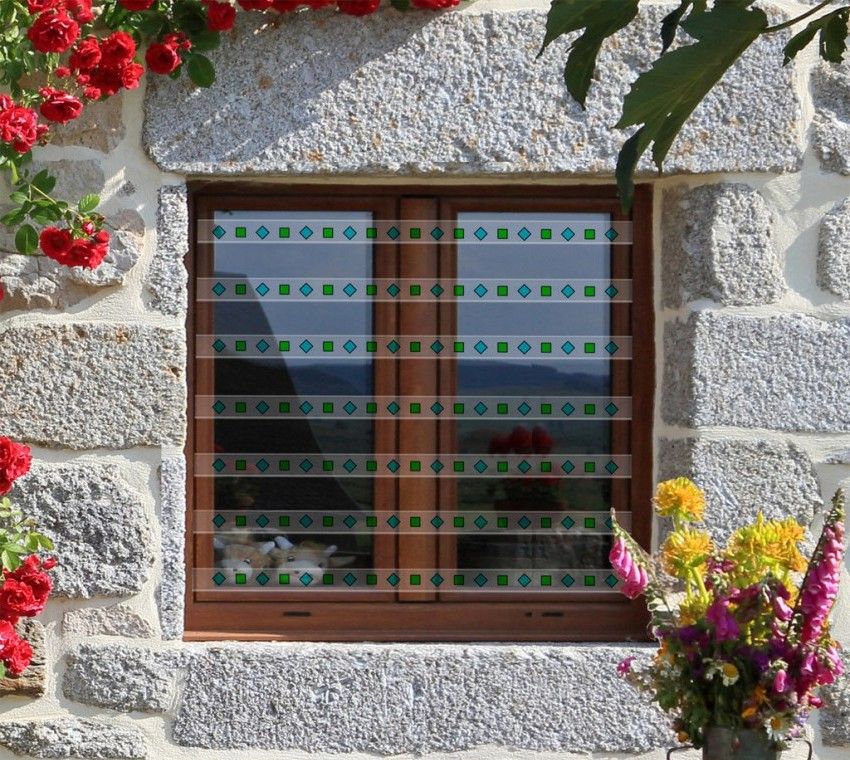 Transparent grilles on the windows and their functional advantages