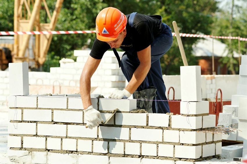 The size of white silicate brick, characteristics and features of masonry