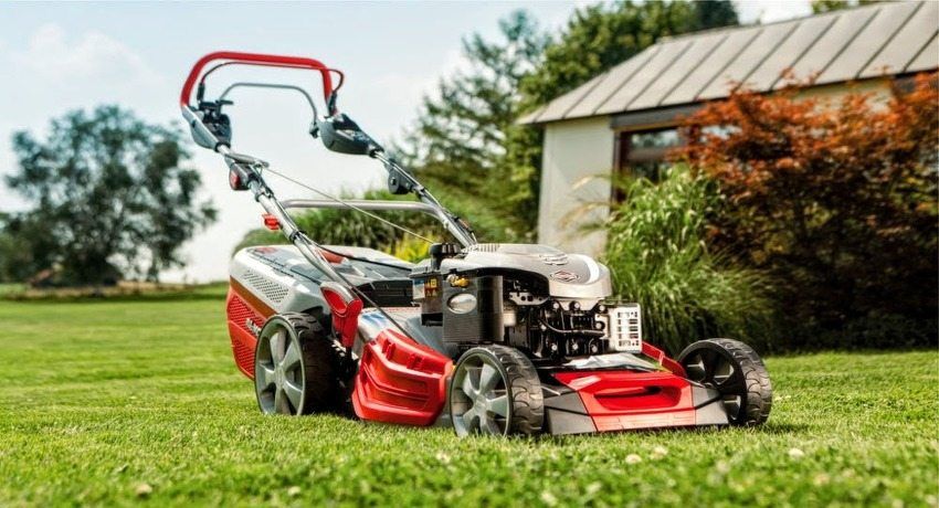 Rating of gasoline lawn mowers: the best models for the suburban area
