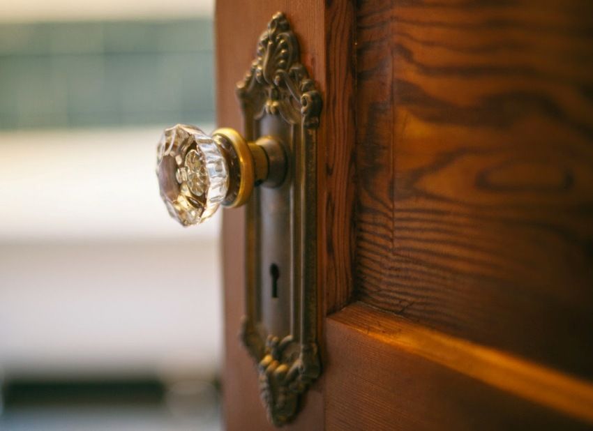 Handles for interior doors: characteristics and types of products