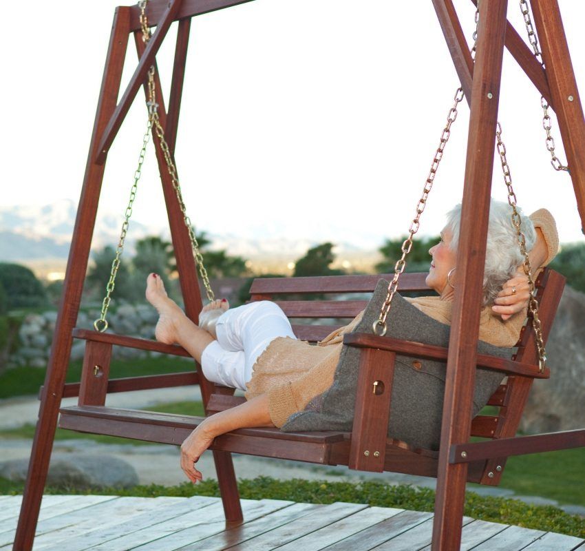Garden swing made of wood with your own hands: photos and drawings, sizes and recommendations for making